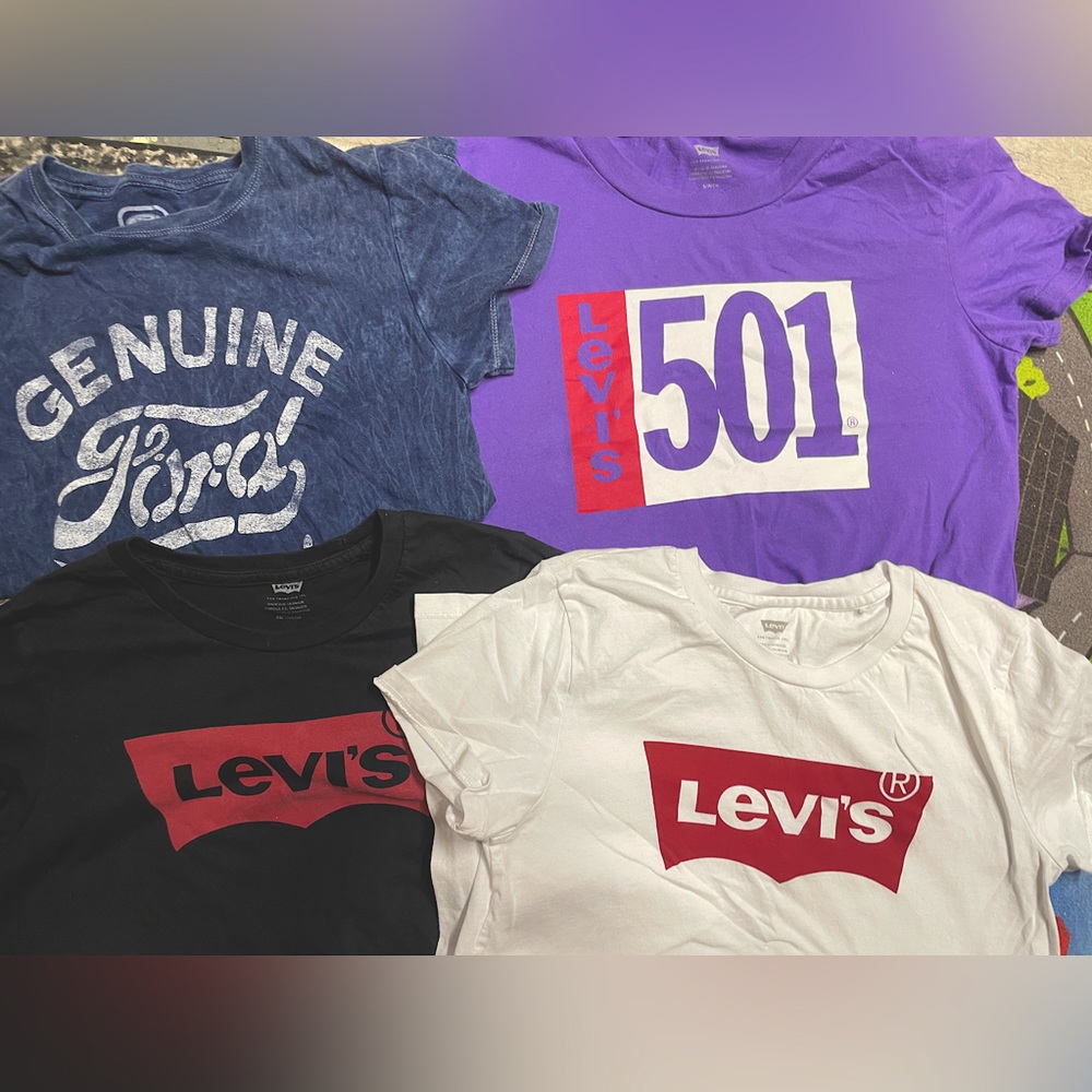 Womens 4 piece XS t shirt Bundle